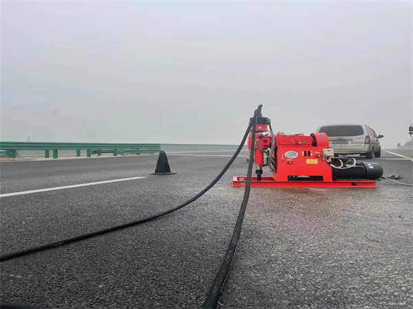 鄂托克前马路路基路面开裂下沉注浆加固灌浆