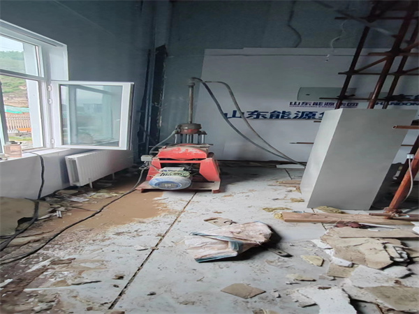 鄂托克前地基基础下沉墙体裂缝加固注浆顶升施工